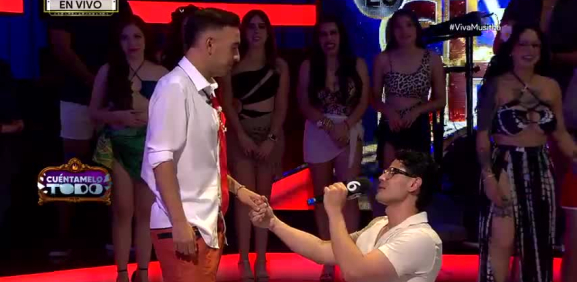 'Todo Terreno' pide una oportunidad para ser más que amigos a Héctor Garza