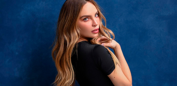 Belinda se queda atrapada en un elevador