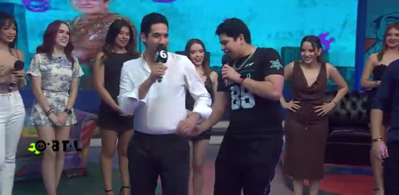 Tenso momento se vive en el arranque del programa