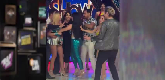 Pleito en Es Show con las chicas