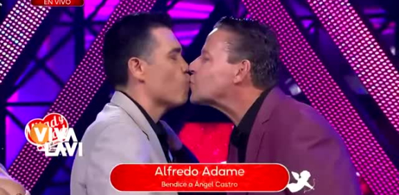 Ángel Castro recuerda su beso con Alfredo Adame