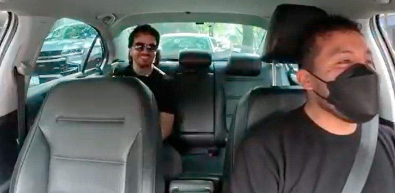 El conductor realizaba su ruta habitual cuando recibió una solicitud de servicio que no parecía fuera de lo común.