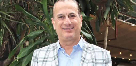 Patricio 'N' organiza manifestación para ver a sus hijas