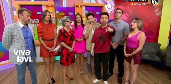 Chicken sale en defensa del elenco de Vivalavi Mx