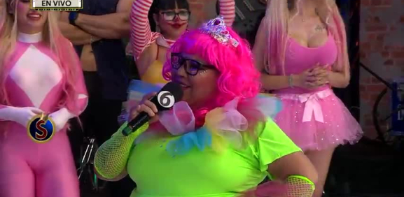 La chica del casting no entiende de que va vestida para el especial del día del niño