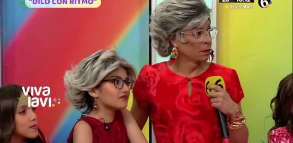 Niños llaman "viejita" a la Maestra Resurrección