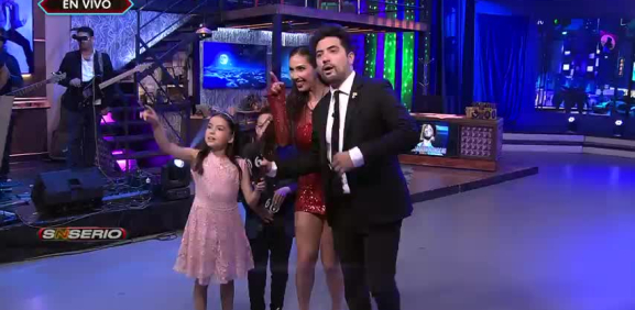 Lamini Danik expone a su mamá en pleno programa en vivo