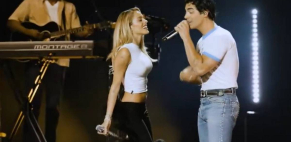 Tini sorprende junto a los Jonas Brothers en Argentina