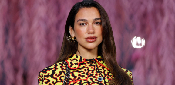 Dua Lipa demanda a Samsung por usar su imagen