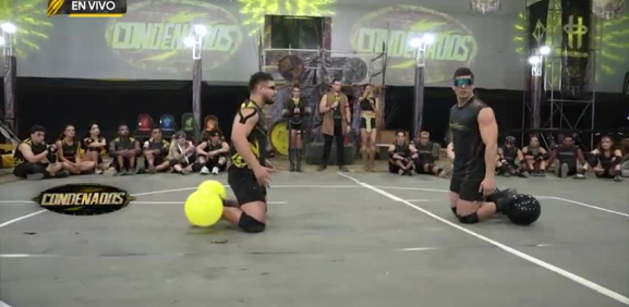 Dura batalla entre los chicos de 'Es Show'