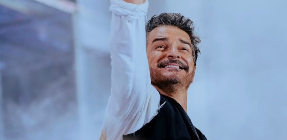 Ricardo Arjona sorprende a fan durante su show