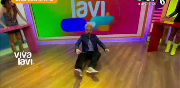 'Chicken' sufre resbalón en vivo