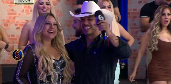 El nuevo chico de 'Es Show' mueve la atención de Nataly