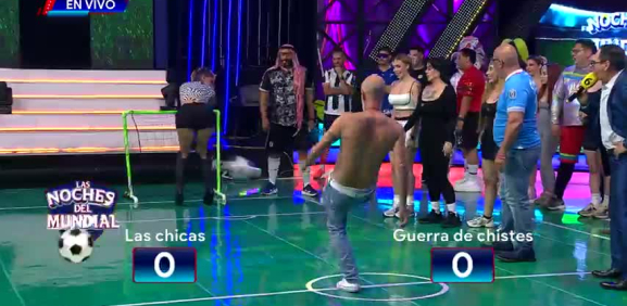 La chica de 'Es Show' demostró que si sabe jugar fútbol