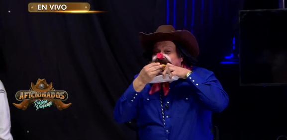 El payaso bola anda bien hambreado
