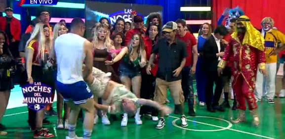 'El Polisexy' agarra como 'trapo' a Temo Méndez