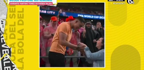 La emoción por el fútbol llega a esta pareja que usó el partido de Túnes vs Países bajos para hacer propuesta de matrimonio