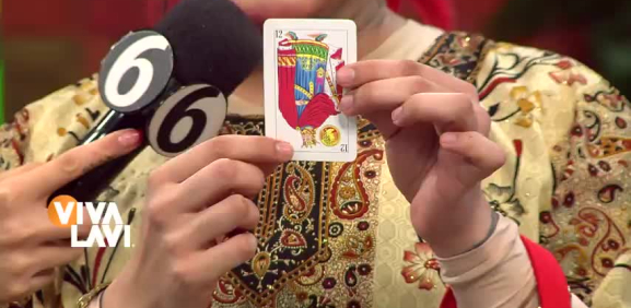 Gina Pastor recibe fuerte lectura de tarot
