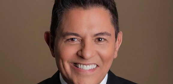 Muy contento y concentrado