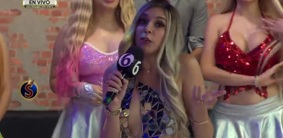 Las chicas ventilan cosas de sus compañeras