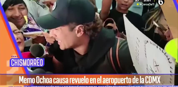 Memo Ochoa causa revuelo en el aeropuerto de la CDMX