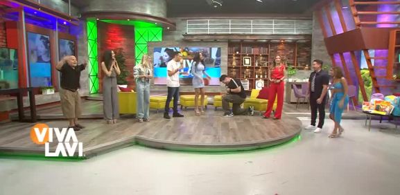 Víctor Espino sorprende a Fátima Boone en 'Vivalavi'