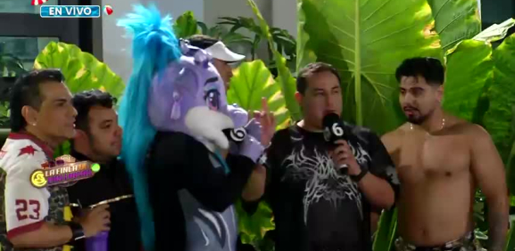 El famoso 'Mupet' manda al agua a Renata en un acto de locura y odio hacia el personaje de 'Es Show'