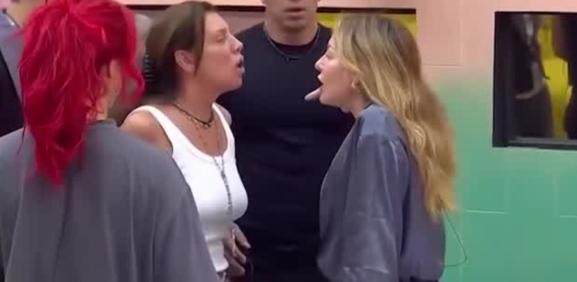 Cynthia Klitbo y Gema protagonizan fuerte pelea