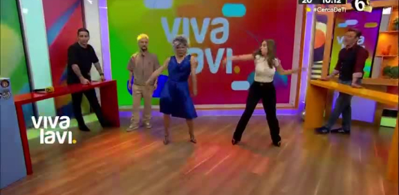 Conducores de VivalaviMx hacen reto de 'Farmear Aura' en VivalaviMx