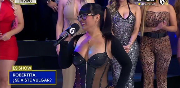 La sensual chica busca cada vez cambiar su aspecto y el de sus compañeras