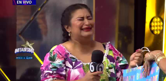 La participante festeja su cumpleaños y recibe vestuario réplica de Gloria Trevi como regalo