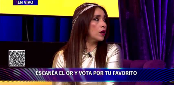 La directora explica como es el proceso de apoyar a cada participante