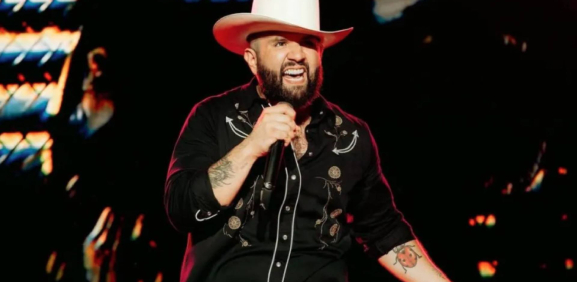 El mexicano pospuso su concierto para el 2027