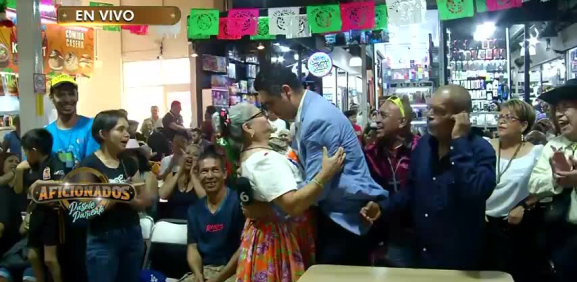 En los primeros minutos esta señora enamoró al conductor