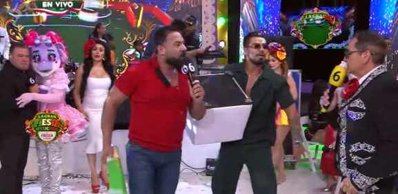 Mafioso y André ponen el desorden en pleno festejo