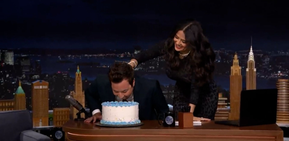 Salma Hayek celebra a Jimmy Fallon al estilo México