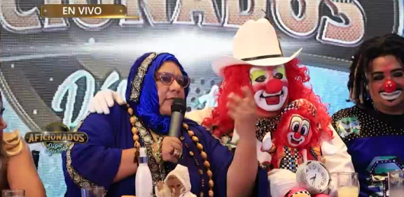 "Tienes nombre de sex shop" Doña Católica arremete contra Aficionada