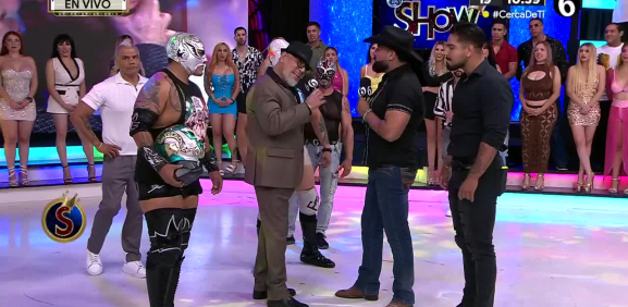 El icónico luchador llega al programa para retar a 'Mafioso' y a su hijo