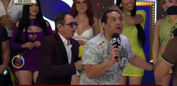 El famoso 'mupet' demuestra su apoyo a Chavana contra los luchadores