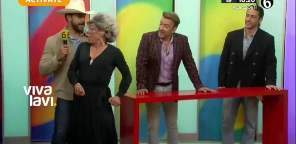 La Maestra Resurrección se pasa de coqueta con César Quezada