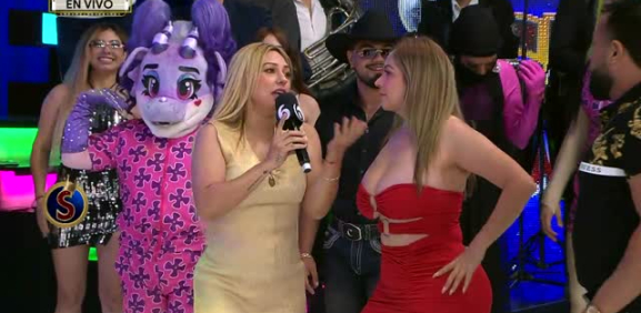 Tal parece que se disputan el amor de 'Mafioso'