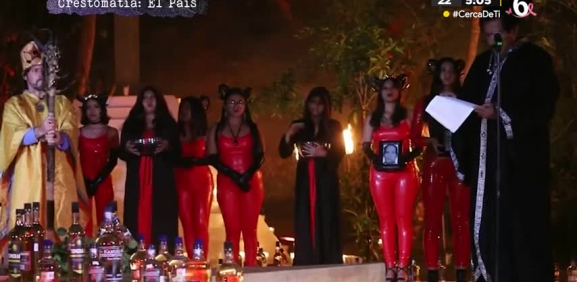 Se dice que en dicha iglesia de Satanás hay un demonio que te recibe en persona