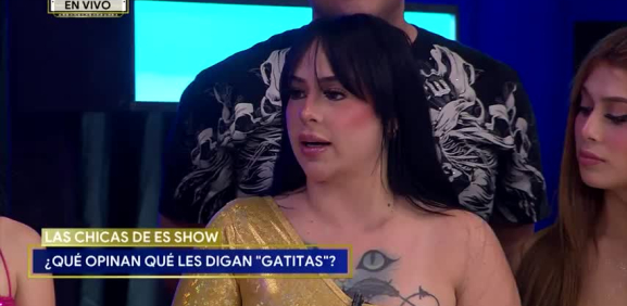 La chica de 'Es Show' expone que su público la quiere con todo y el tatuaje del gato que tanto le han criticado
