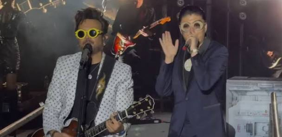 Aleks Syntek y Dani Flow se presentan juntos en el escenario