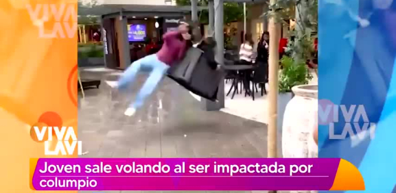 Joven se hace viral tras ser golpeada por un columpio