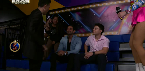 Ángel Castro se sorprende al ver entre el público a Luis y Diego