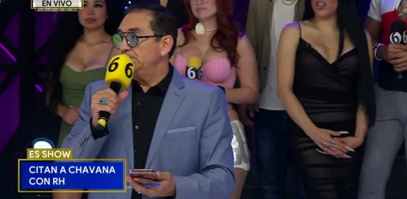 El conductor recibe un llamado de sus jefes ¿qué pasará?