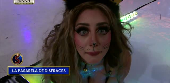 La sensual conductora sorprende con belleza en la pasarela del programa