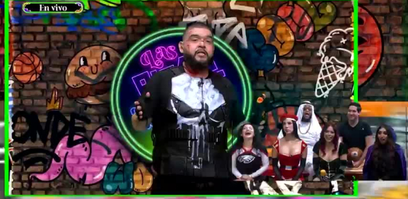 El conductor sorprendió con su reacción a los disfraces