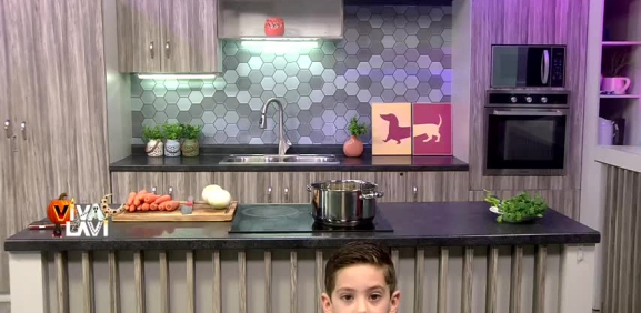 Captan a “misterioso niño” en la cocina de Vivalavi